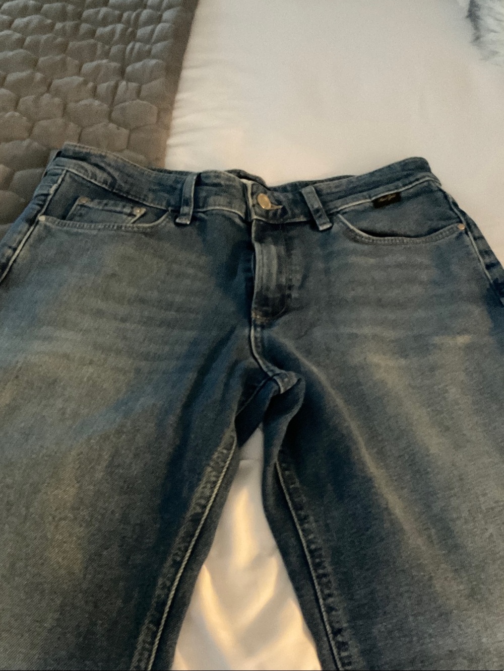 MAVI Taylor 
 STRAIGHT LEG IN MID USED GOLD PREMIUM